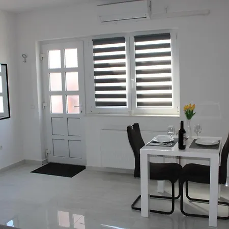 Toni Apartment Drnis