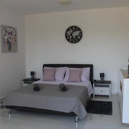 Toni Apartment *