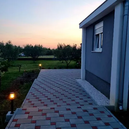Toni * Drniš